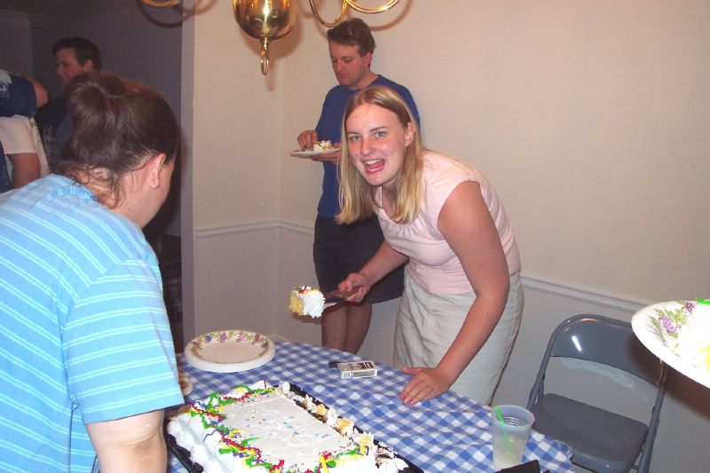 Mariah cutting her birthday cake