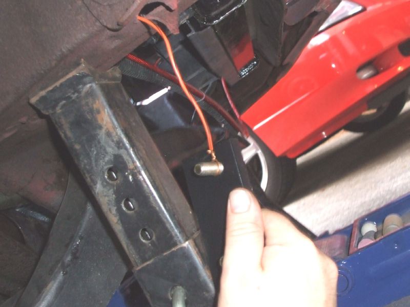 Attaching wire to sway bar mount repair